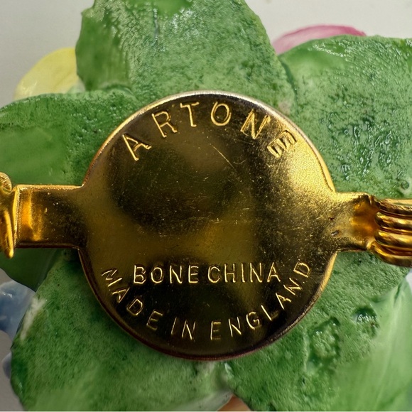 Two Vintage Bone China Brooch’s Floral Theme Excellent Condition! - Picture 9 of 11